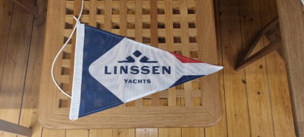 Linssen Yachts boeg wimpel